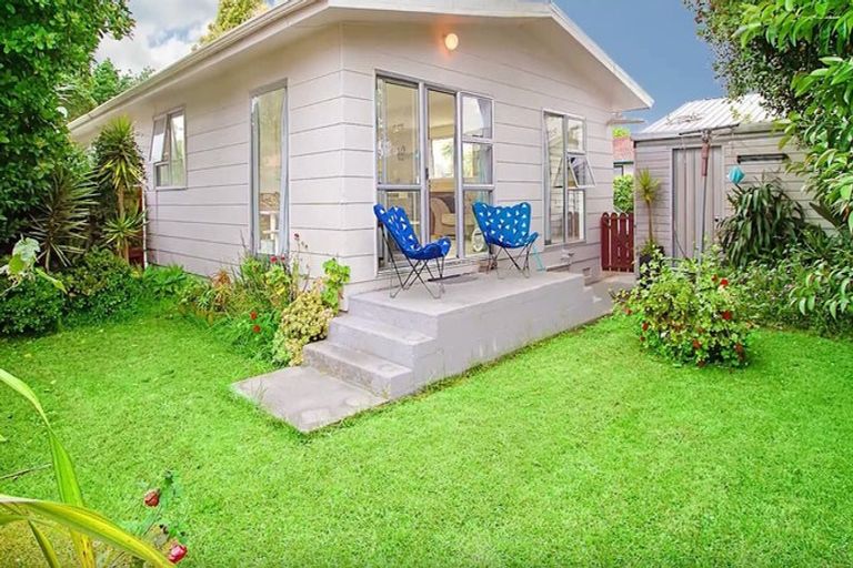 Photo of property in 423 Bucklands Beach Road, Bucklands Beach, Auckland, 2012
