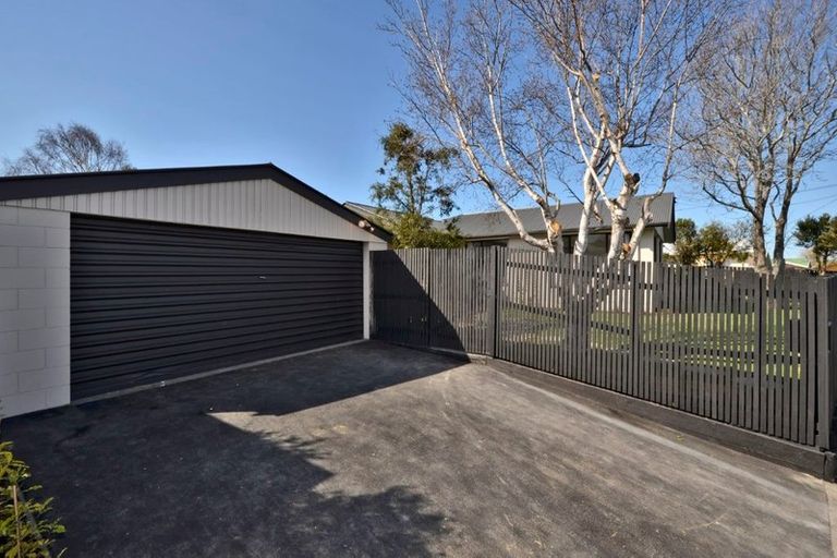 Photo of property in 445 Mairehau Road, Parklands, Christchurch, 8083