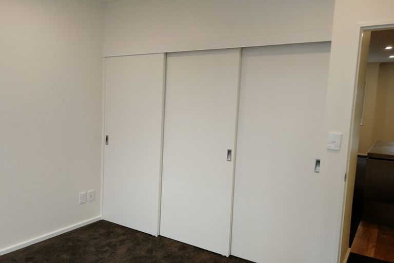 Photo of property in 1 Buncrana Place, Rosehill, Papakura, 2113