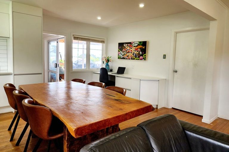 Photo of property in 4 Paton Avenue, Te Atatu South, Auckland, 0610