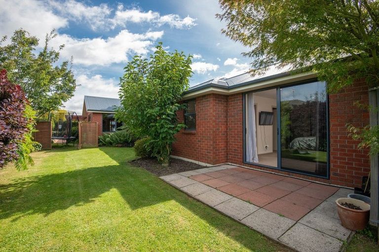 Photo of property in 16 Fenty Place, Mosgiel, 9024