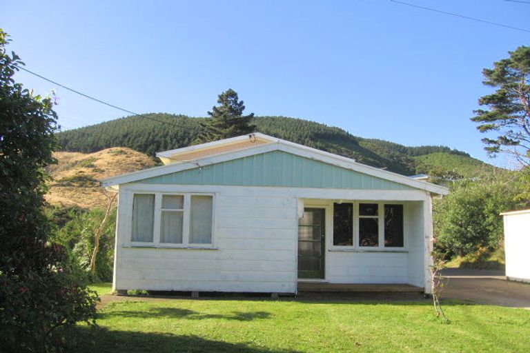 Photo of property in 29 Raroa Terrace, Tawa, Wellington, 5028