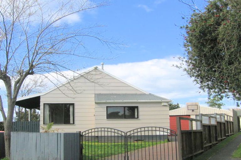 Photo of property in 100 Eversham Road, Mount Maunganui, 3116