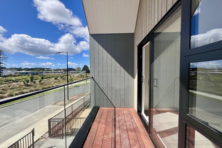 Photo of property in 128 Vintry Drive, Kumeu, 0810