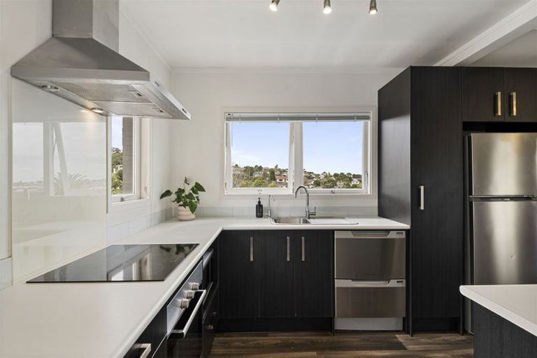 Photo of property in 2/58 Girrahween Drive, Totara Vale, Auckland, 0629