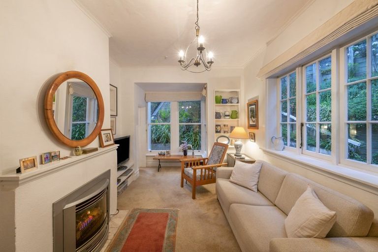 Photo of property in 12 Northland Road, Northland, Wellington, 6012