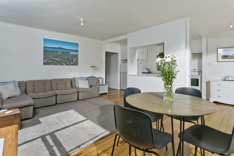 Photo of property in 2/949 Beach Road, Torbay, Auckland, 0630