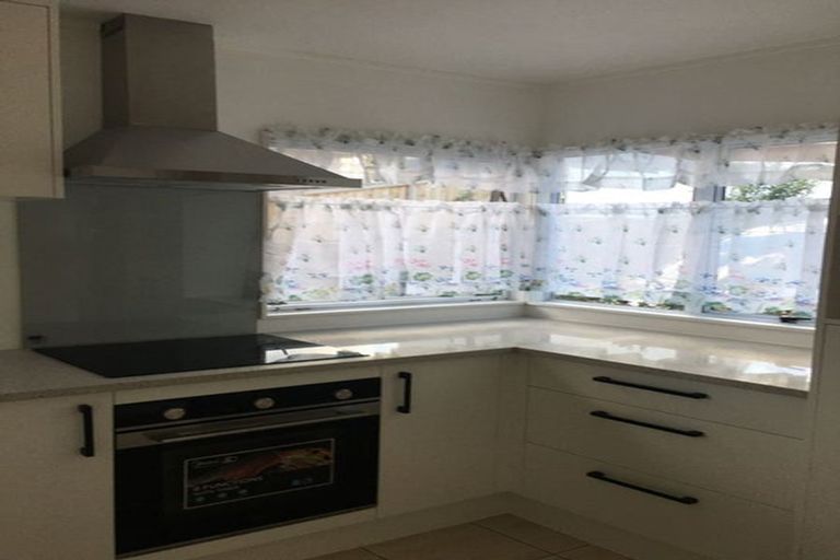 Photo of property in 2/70 Seaview Road, Glenfield, Auckland, 0629