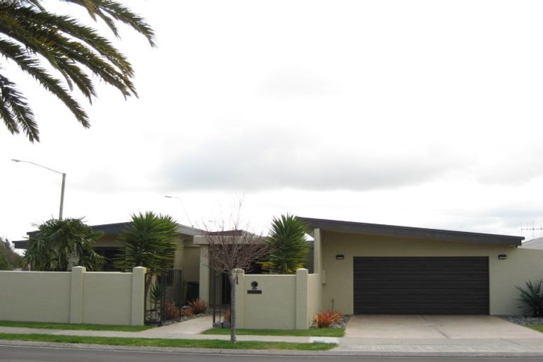 Photo of property in 1 Palmbrook Avenue, Havelock North, 4130