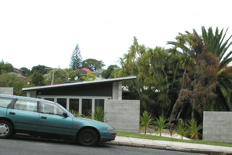 Photo of property in 1/22 Northumberland Avenue, Belmont, Auckland, 0622