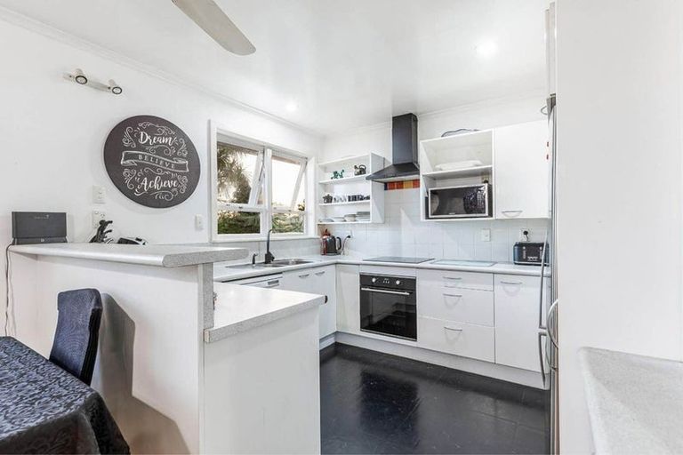 Photo of property in 77 Royal Road, Massey, Auckland, 0614