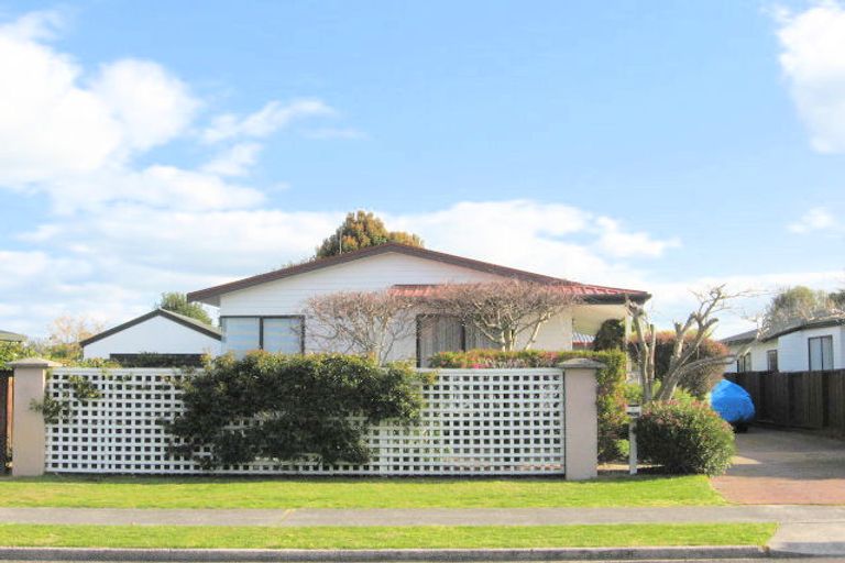 Photo of property in 2 Kane Road, Papamoa Beach, Papamoa, 3118