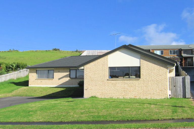 Photo of property in 87 Waldorf Crescent, Orewa, 0931
