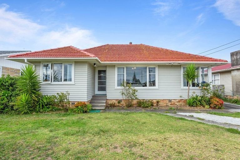 Photo of property in 16 Cheviot Street, Mangere East, Auckland, 2024