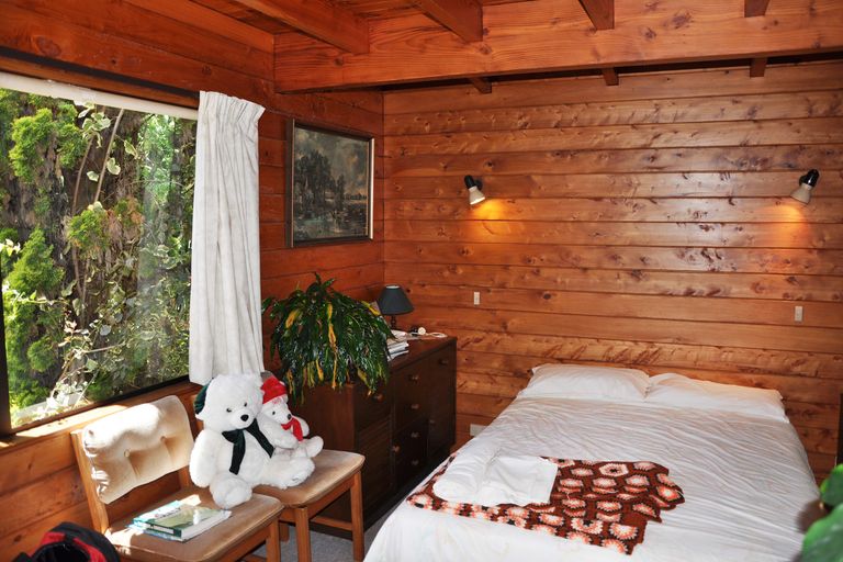 Photo of property in 4 Hillside Crescent, Leigh, 0985