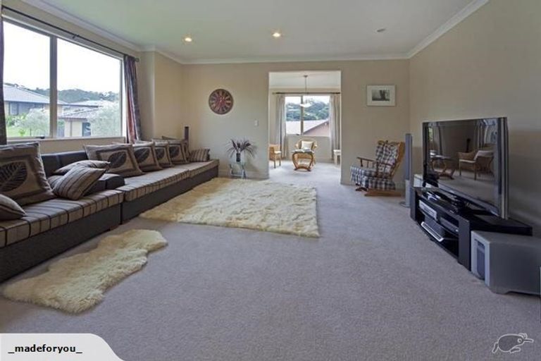 Photo of property in 24 George Deane Place, Greenhithe, Auckland, 0632