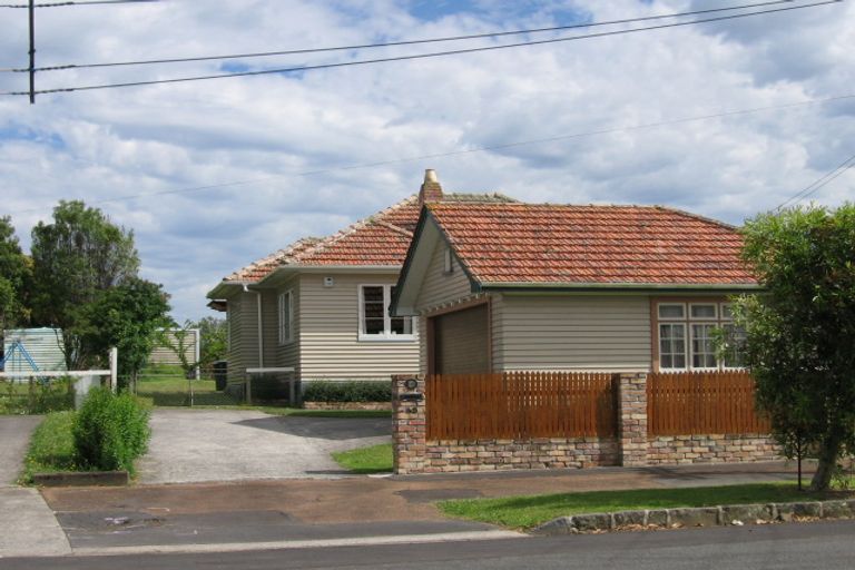 Photo of property in 45 Alberta Street, Point Chevalier, Auckland, 1022
