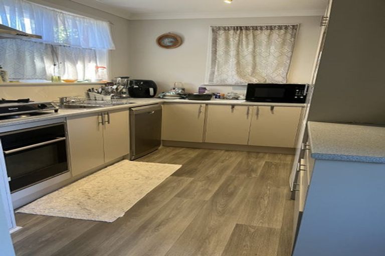 Photo of property in 3 Norfolk Grove, Cannons Creek, Porirua, 5024