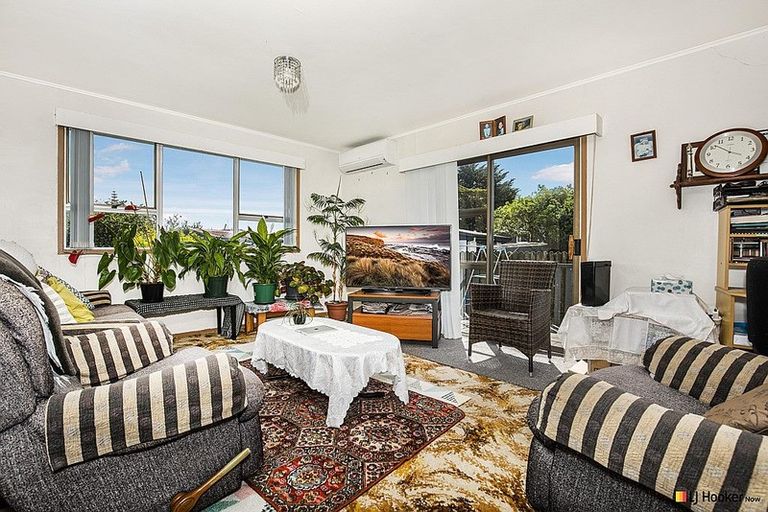 Photo of property in 12 Hinerau Street, Henderson, Auckland, 0612