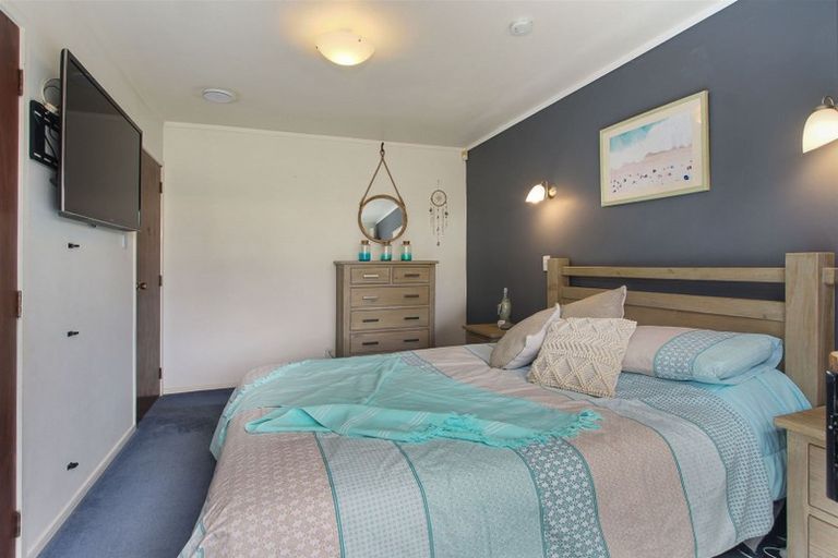 Photo of property in 14 Litchfield Place, Clarks Beach, 2122