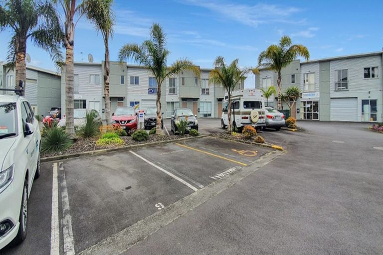 Photo of property in 9/15 Bishop Lenihan Place, East Tamaki, Auckland, 2013