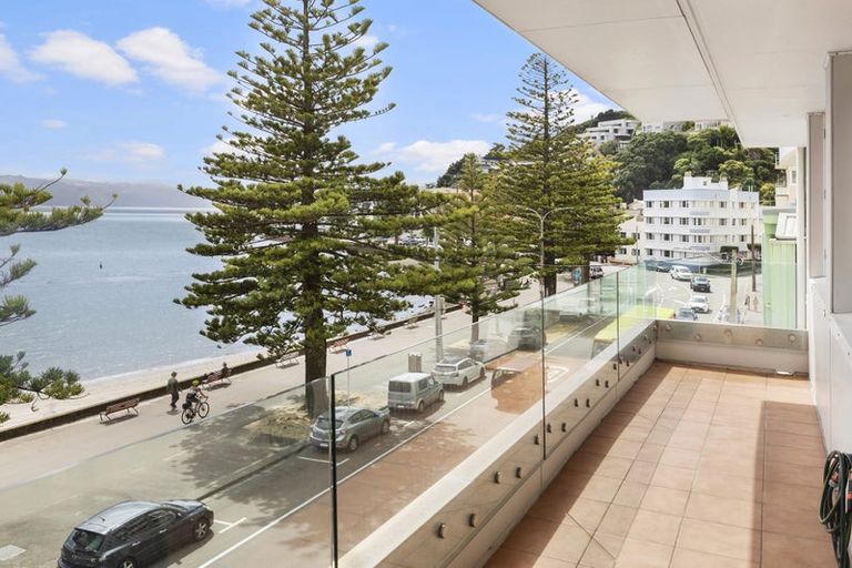 Photo of property in Oriana Apartments, 248 Oriental Parade, Oriental Bay, Wellington, 6011
