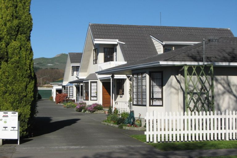 Photo of property in 37 Middle Road, Havelock North, 4130