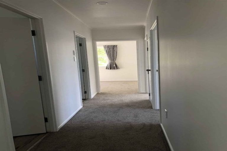 Photo of property in 11 Finlow Drive, Te Atatu South, Auckland, 0610