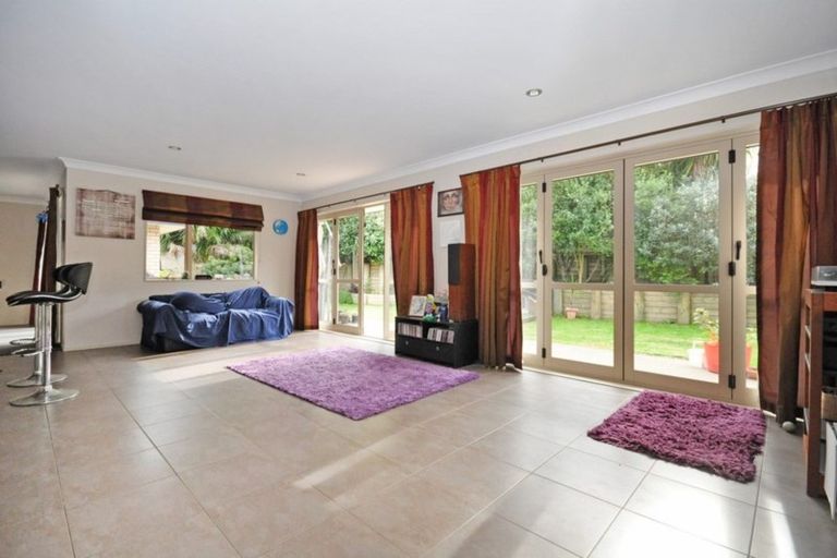 Photo of property in 5 Ernest Shackleton Place, Waiuku, 2123