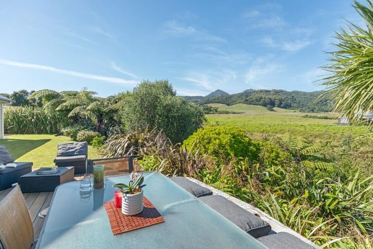 Photo of property in 5a Tui Grove, Oakura, 4314