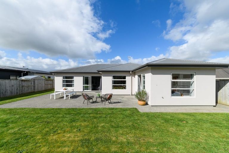 Photo of property in 15 Coutts Way, Fitzherbert, Palmerston North, 4410