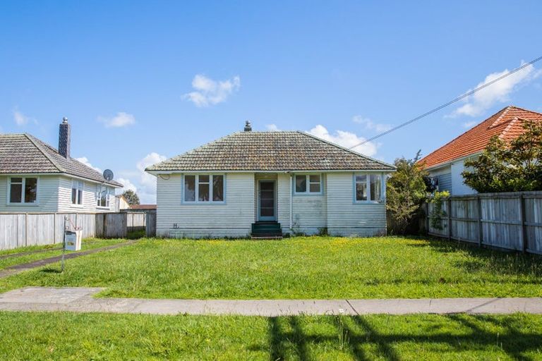 Photo of property in 28 Roberts Avenue, Bayswater, Auckland, 0622