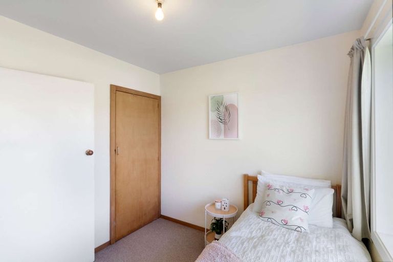 Photo of property in 77 Farquhars Road, Redwood, Christchurch, 8051