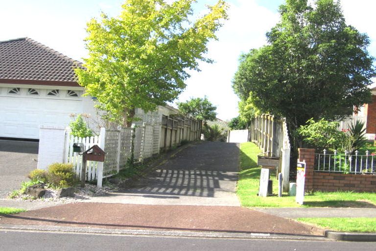 Photo of property in 2/26 Simmental Crescent, Somerville, Auckland, 2014