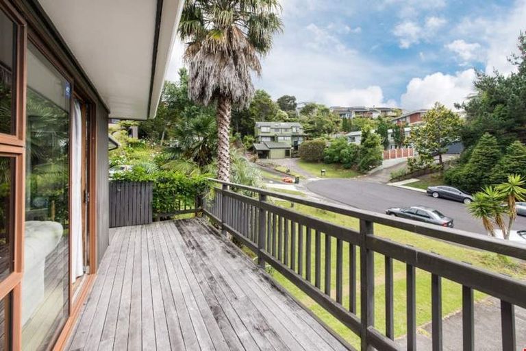 Photo of property in 86 Ayton Drive, Totara Vale, Auckland, 0629