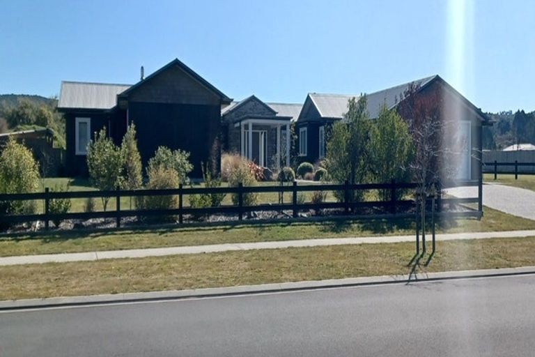Photo of property in 56 Oakdale Drive, Kinloch, Taupo, 3377