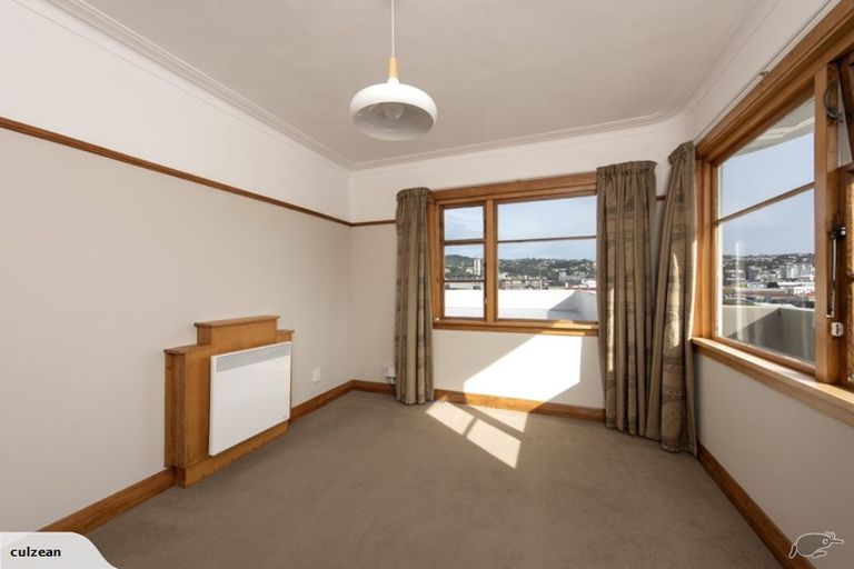 Photo of property in Ionian Flats, 123-125 Brougham Street, Mount Victoria, Wellington, 6011