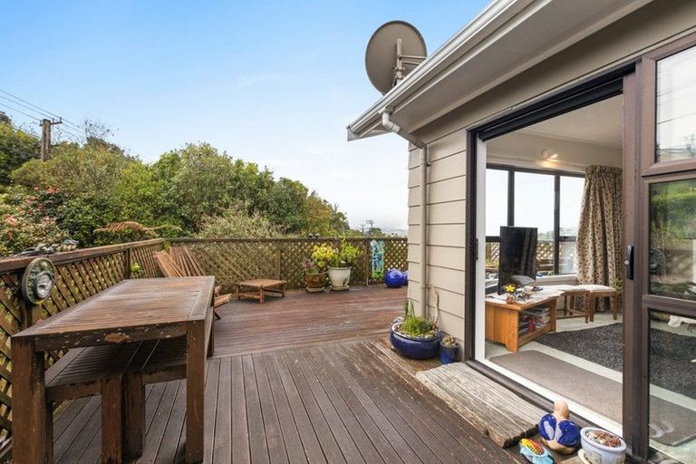 Photo of property in 60 Link Road, Newlands, Wellington, 6037