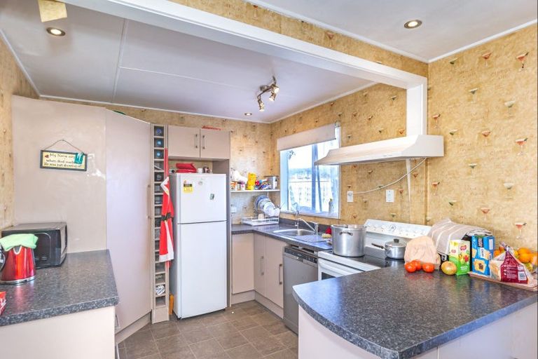 Photo of property in 83 Strathmore Avenue, Levin, 5510