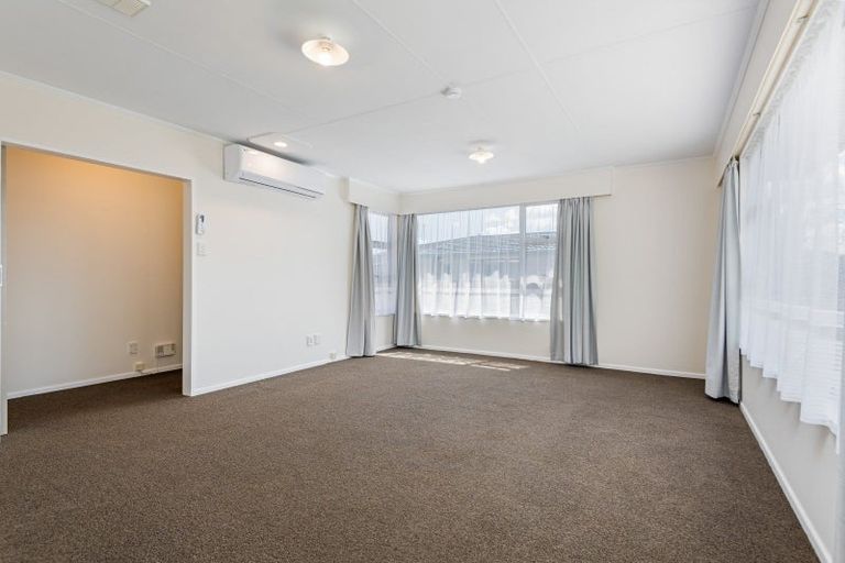 Photo of property in 20 Dunk Place, Milson, Palmerston North, 4414
