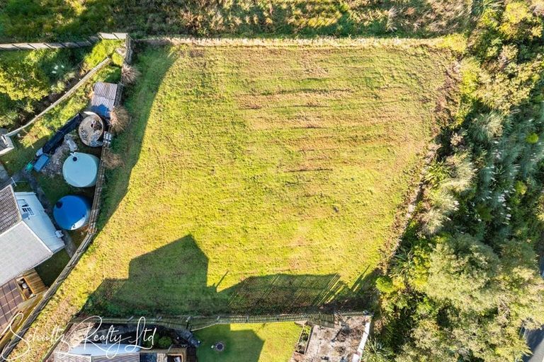 Photo of property in 10 Skelton Crescent, Paparoa, 0571