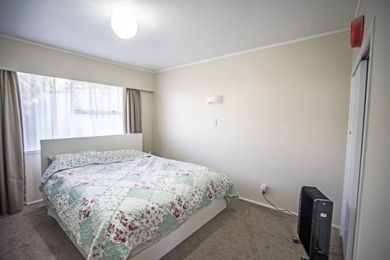 Photo of property in 1/32 Weldene Avenue, Glenfield, Auckland, 0629
