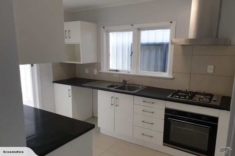 Photo of property in 1/12 Tonar Street, Northcote, Auckland, 0627