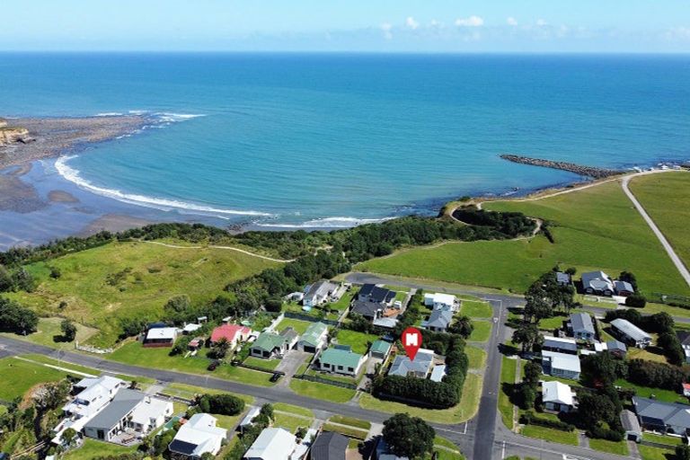 Photo of property in 20 Dieffenbach Street, Opunake, 4616