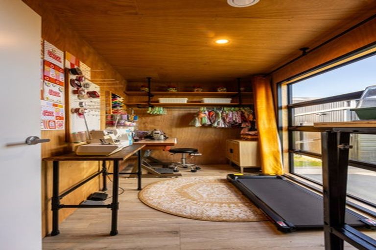 Photo of property in 237 Croydon Road, Midhirst, Stratford, 4394