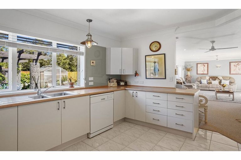 Photo of property in 8 Gerald Beattie Lane, Rangiora, 7400