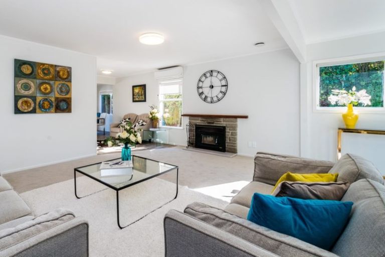 Photo of property in 70 Blakeborough Drive, Forrest Hill, Auckland, 0620