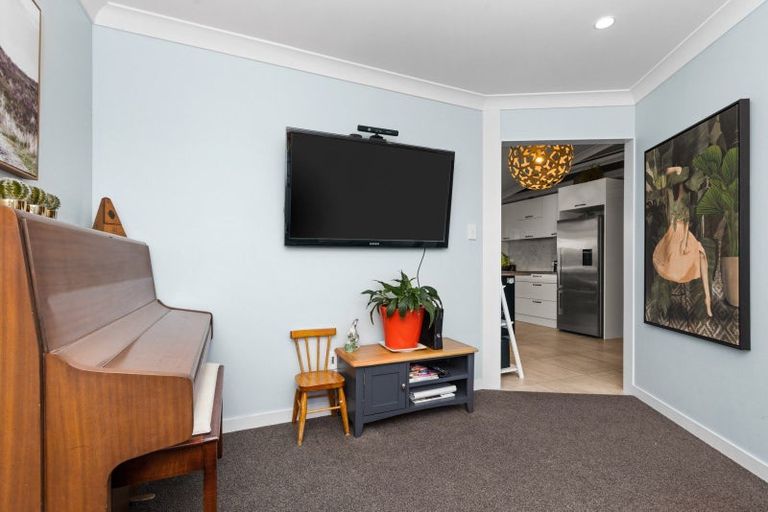 Photo of property in 1 Spriggs Crescent, Greenmeadows, Napier, 4112