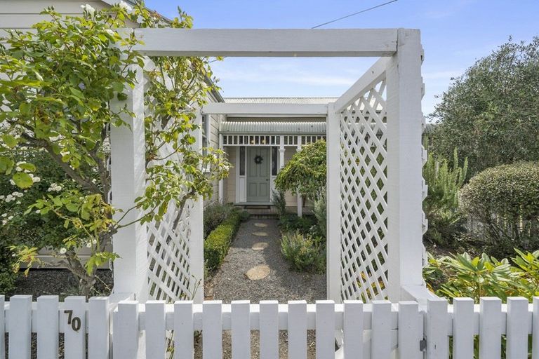 Photo of property in 70 Jellicoe Street, Martinborough, 5711