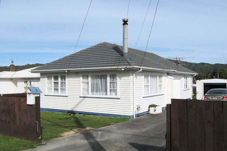 Photo of property in 11 Wise Street, Wainuiomata, Lower Hutt, 5014